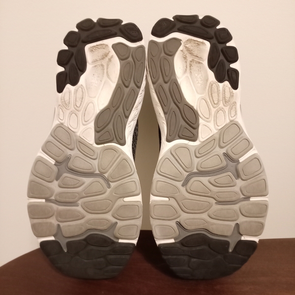 New Balance Black and White Running Shoes - Picture 9 of 14